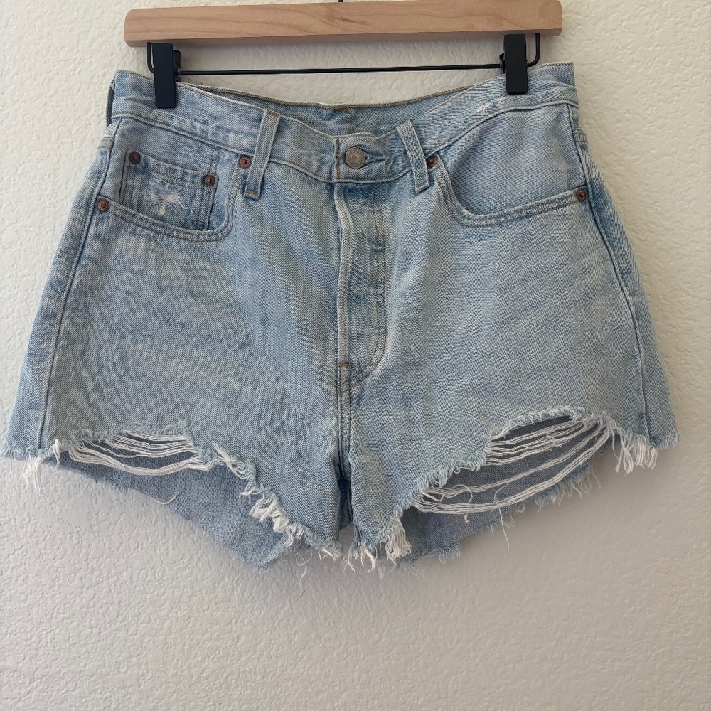 Levi's 501 cutoff denim‎ shorts button fly distressed Size 29